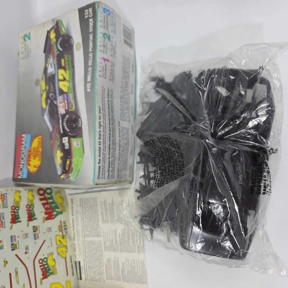 Monogram Model 2428 Kyle Petty Nascar Mellow Yellow Stock Car 1:24 Sealed 1991
